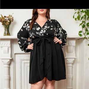 Gorgeous, elegantly size 24/26 Floral Print Lantern Sleeve Belted Dress